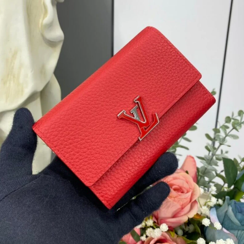 Replica bags Cowhidele Louis Vuitton Capucines Compact Wallet