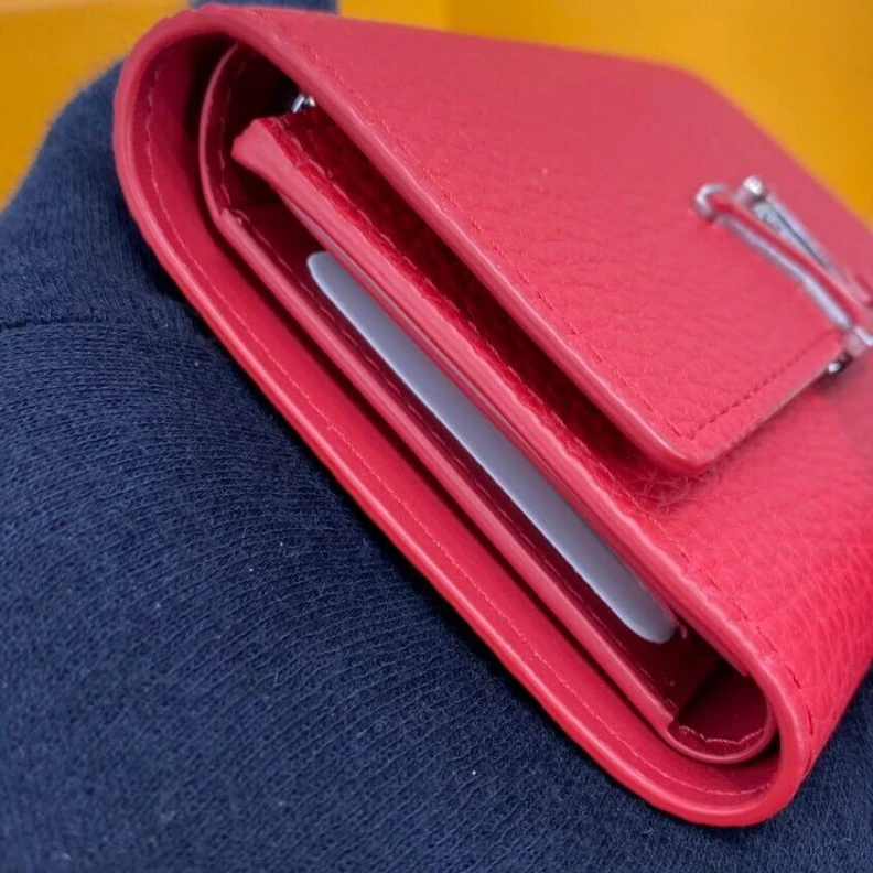 Replica bags Cowhidele Louis Vuitton Capucines Compact Wallet