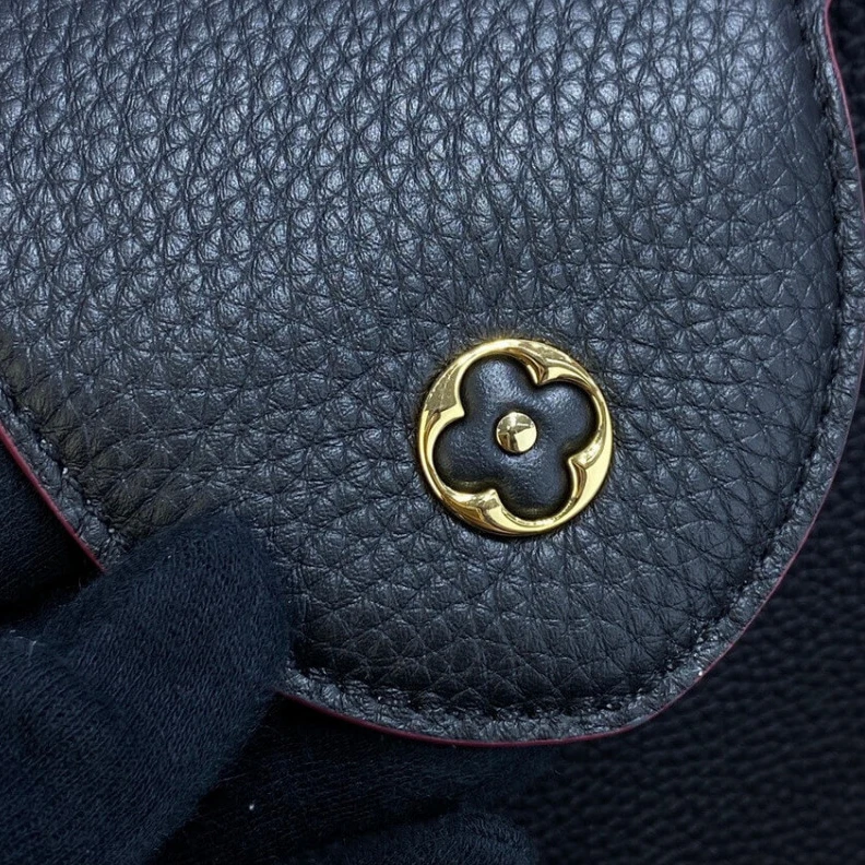Replica bags Louis Vuitton Capucines MM Black Arizona Beige