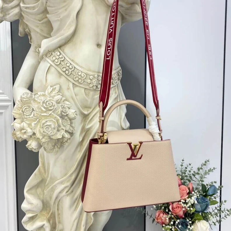 Mythick ru Louis Vuitton Capucines MM Eggshell Lie de Vin Red