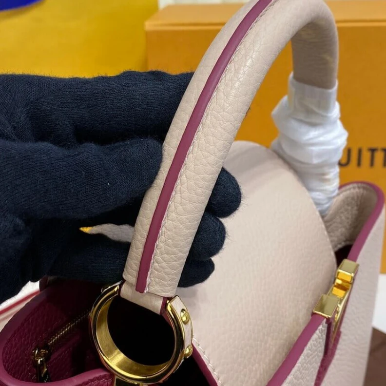 Mythick ru Louis Vuitton Capucines MM Eggshell Lie de Vin Red