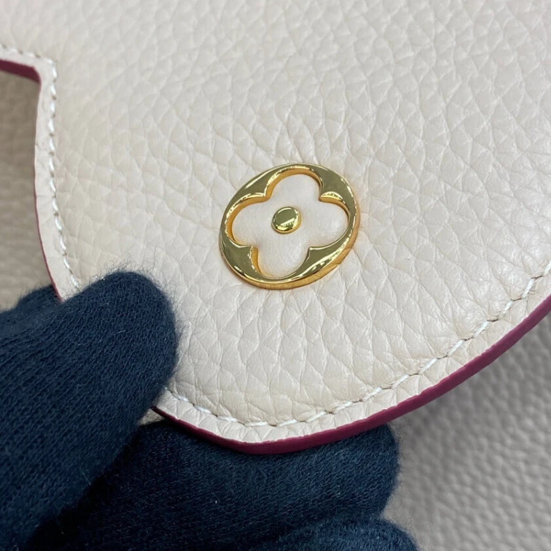 Mythick ru Louis Vuitton Capucines MM Eggshell Lie de Vin Red