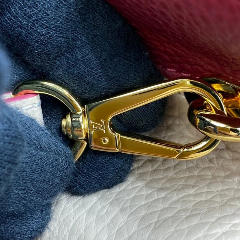 Mythick ru Louis Vuitton Capucines MM Eggshell Lie de Vin Red