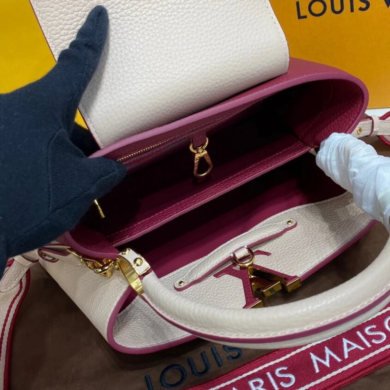 Mythick ru Louis Vuitton Capucines MM Eggshell Lie de Vin Red
