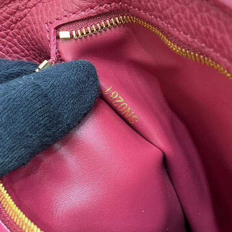 Mythick ru Louis Vuitton Capucines MM Eggshell Lie de Vin Red