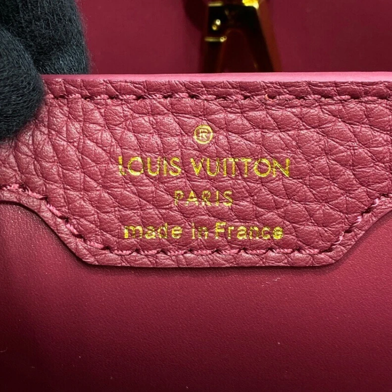Mythick ru Louis Vuitton Capucines MM Eggshell Lie de Vin Red