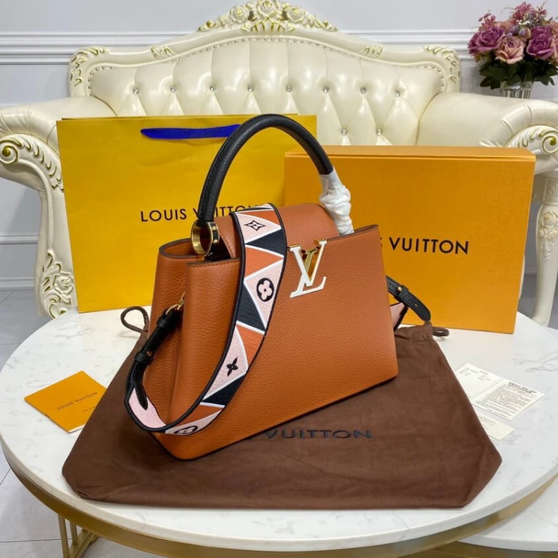 Mythick.ru Taurillon Louis Vuitton Capucines MM Gold Noir