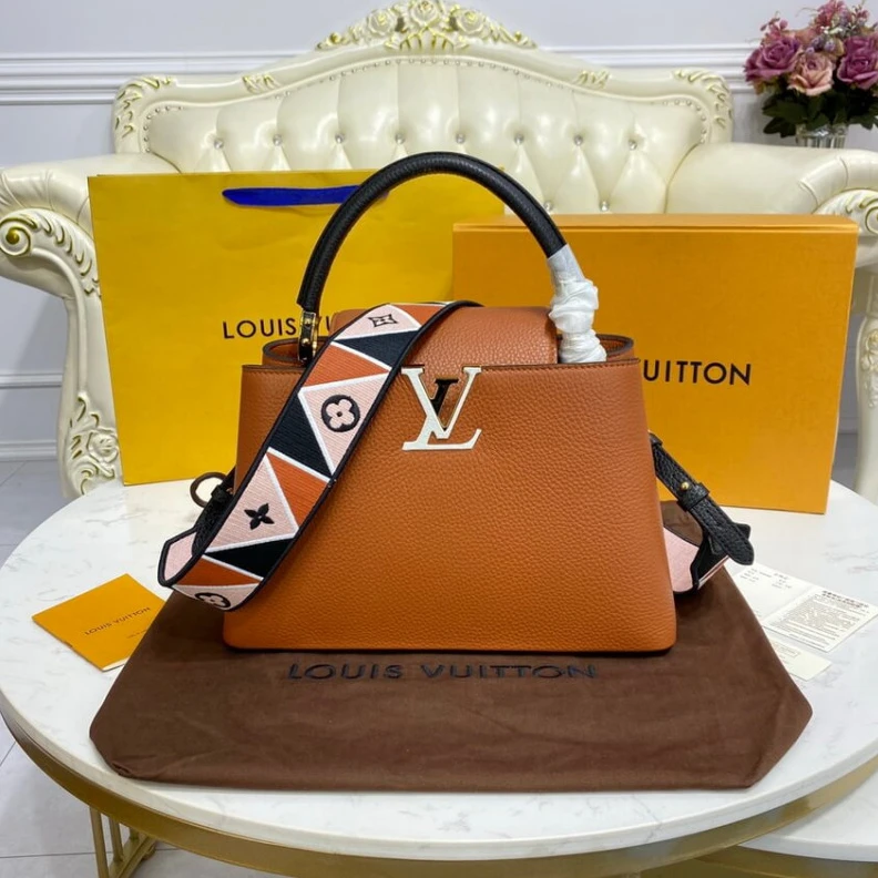 Taurillon Louis Vuitton Capucines MM Gold Noir