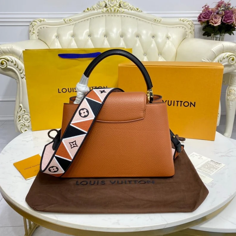 Mythick.ru Taurillon Louis Vuitton Capucines MM Gold Noir