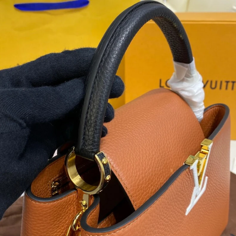 Mythick.ru Taurillon Louis Vuitton Capucines MM Gold Noir