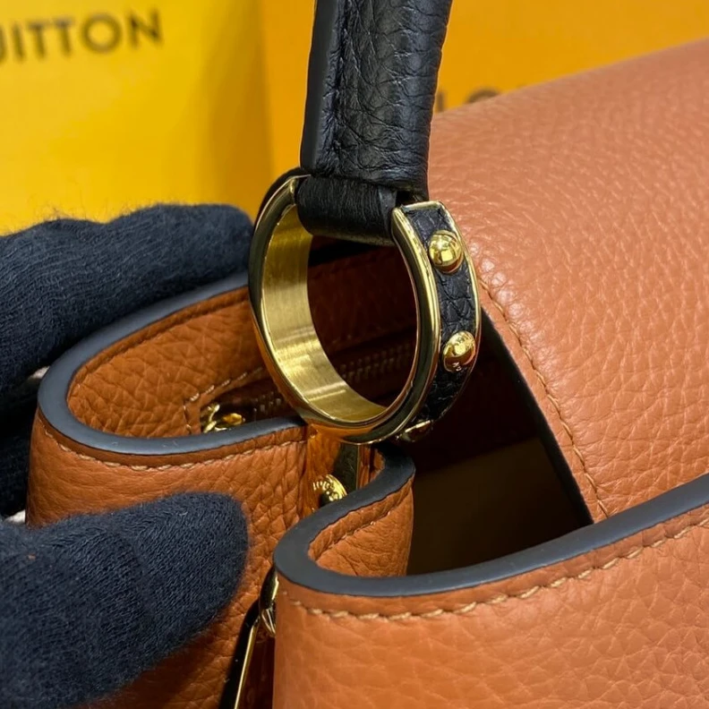 Mythick.ru Taurillon Louis Vuitton Capucines MM Gold Noir