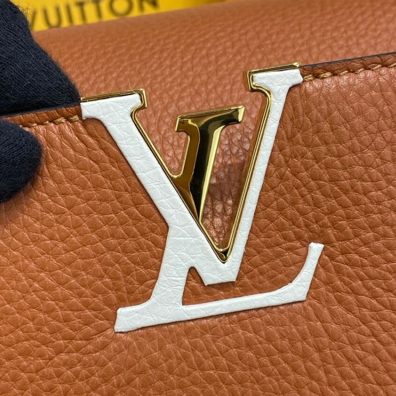 Mythick.ru Taurillon Louis Vuitton Capucines MM Gold Noir