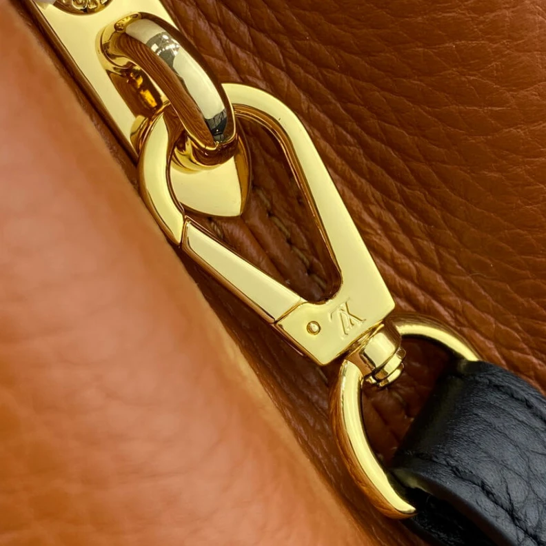 Mythick.ru Taurillon Louis Vuitton Capucines MM Gold Noir