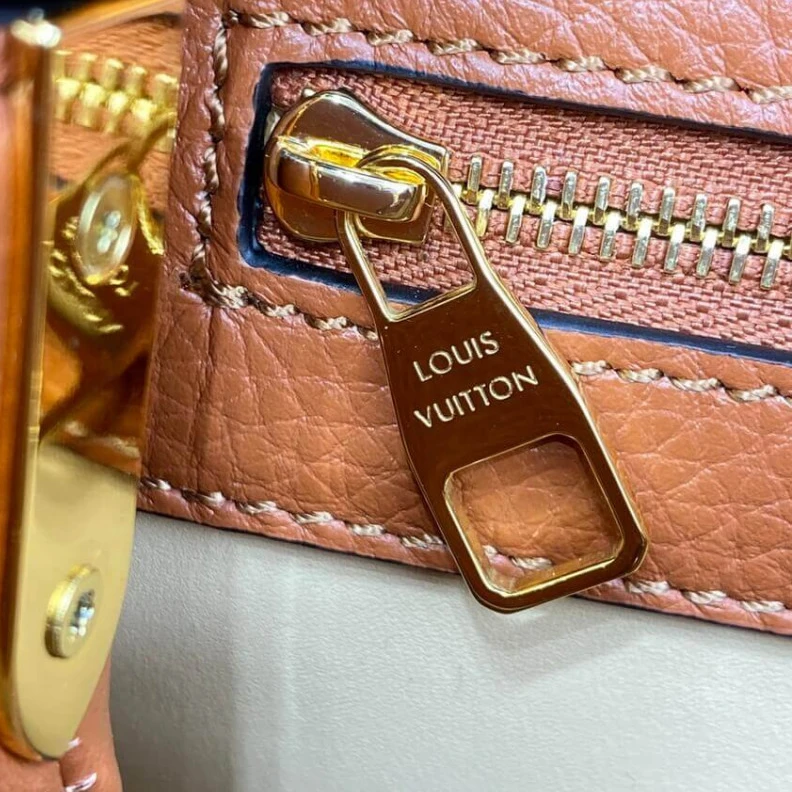Mythick.ru Taurillon Louis Vuitton Capucines MM Gold Noir