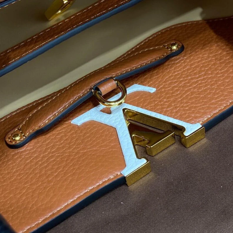 Mythick.ru Taurillon Louis Vuitton Capucines MM Gold Noir