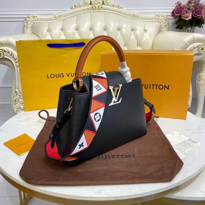 Mythick Cowhide l Louis Vuitton Capucines MM Noir Rouge