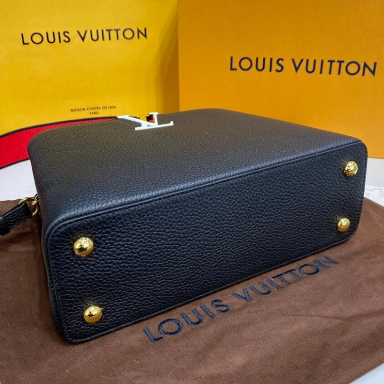 Mythick Cowhide l Louis Vuitton Capucines MM Noir Rouge