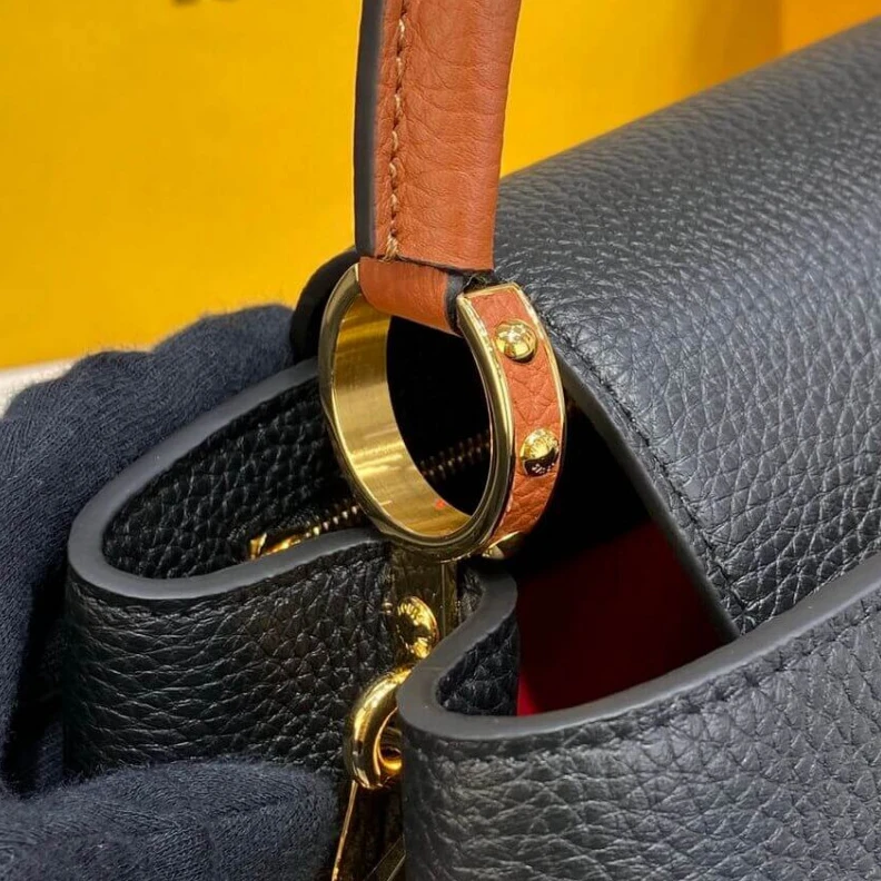 Mythick Cowhide l Louis Vuitton Capucines MM Noir Rouge