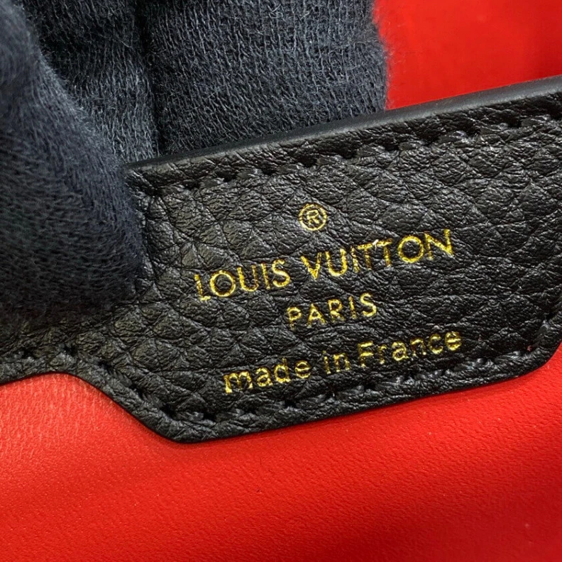 Mythick Cowhide l Louis Vuitton Capucines MM Noir Rouge