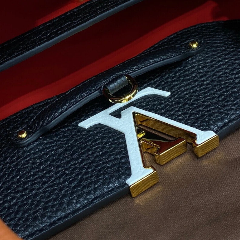 Mythick Cowhide l Louis Vuitton Capucines MM Noir Rouge