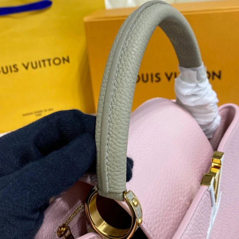 Replica bag Louis Vuitton Capucines MM Rose Beige