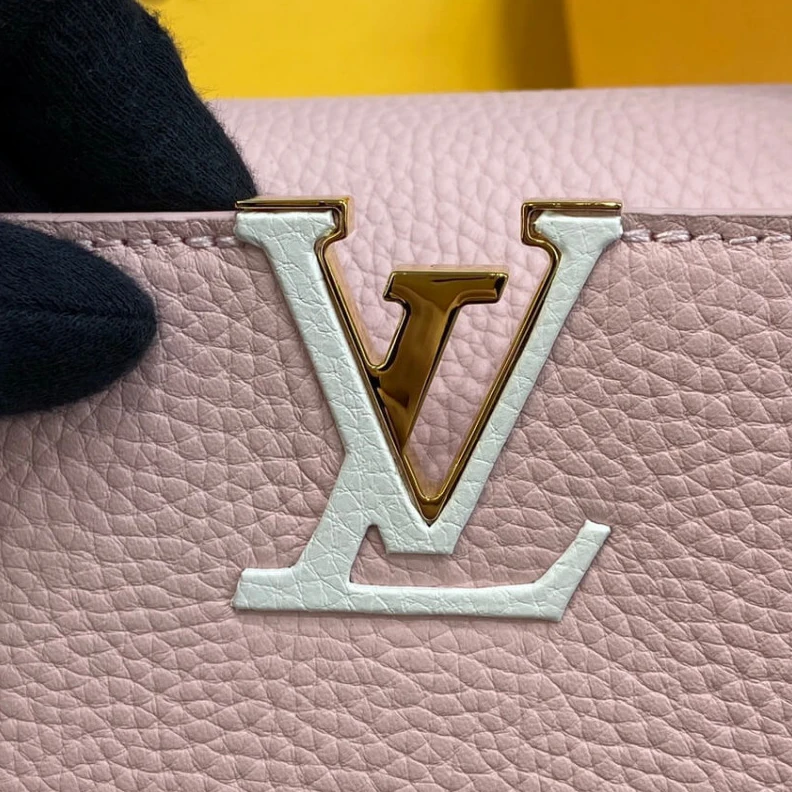Replica bag Louis Vuitton Capucines MM Rose Beige