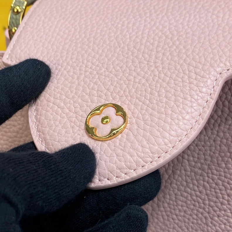 Replica bag Louis Vuitton Capucines MM Rose Beige
