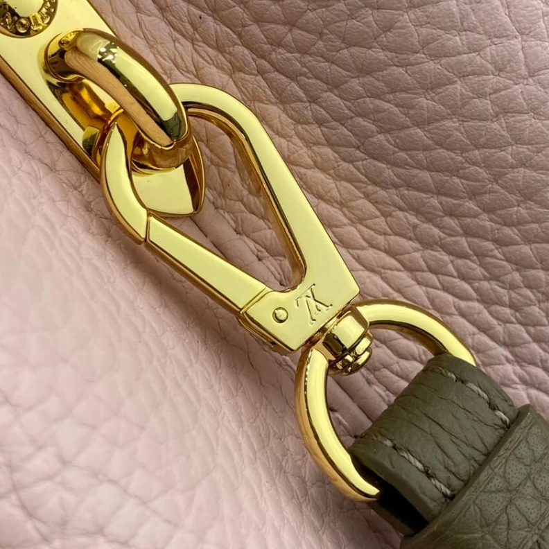 Replica bag Louis Vuitton Capucines MM Rose Beige