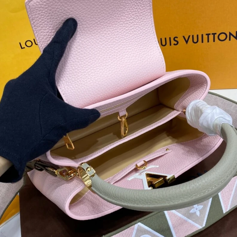 Replica bag Louis Vuitton Capucines MM Rose Beige