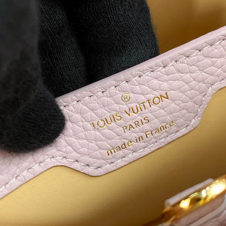 Replica bag Louis Vuitton Capucines MM Rose Beige