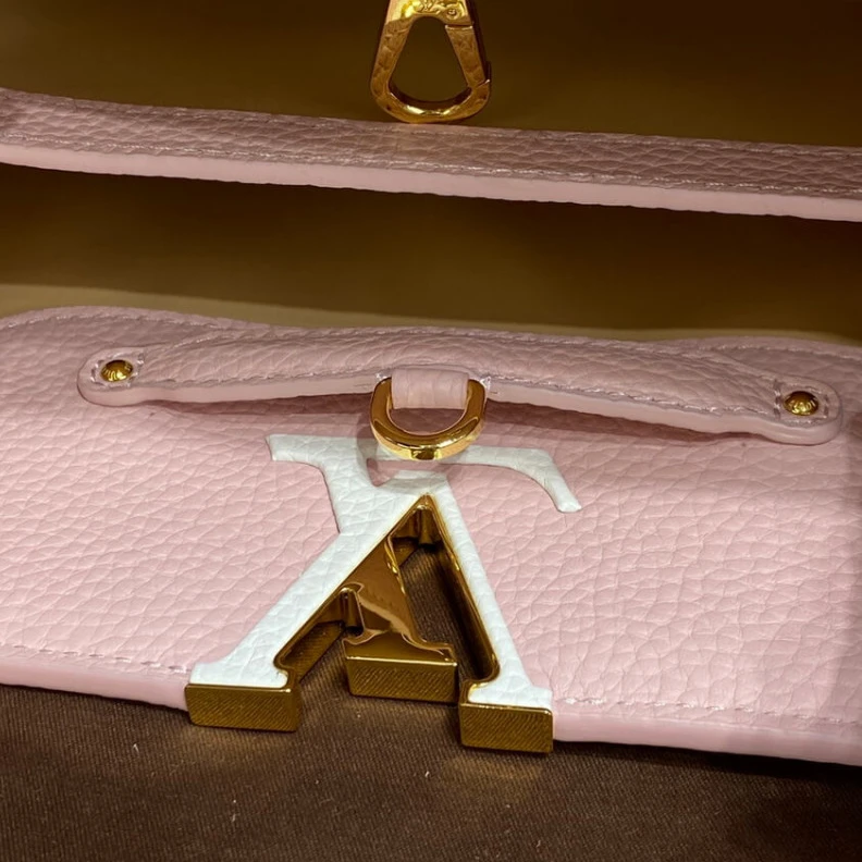 Replica bag Louis Vuitton Capucines MM Rose Beige