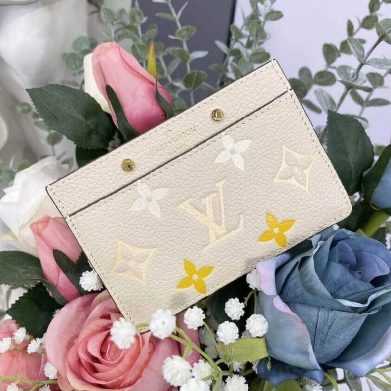 Louis vuitton locations 3 card sl Louis Vuitton Card Holder Beige