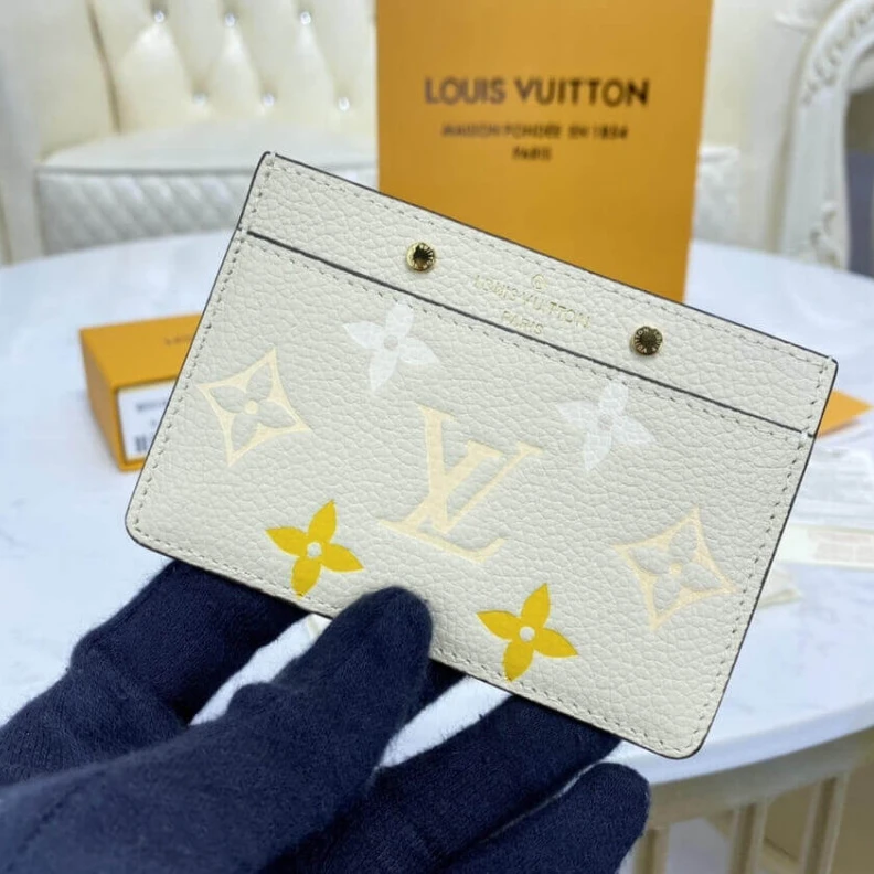 Louis vuitton locations 3 card sl Louis Vuitton Card Holder Beige