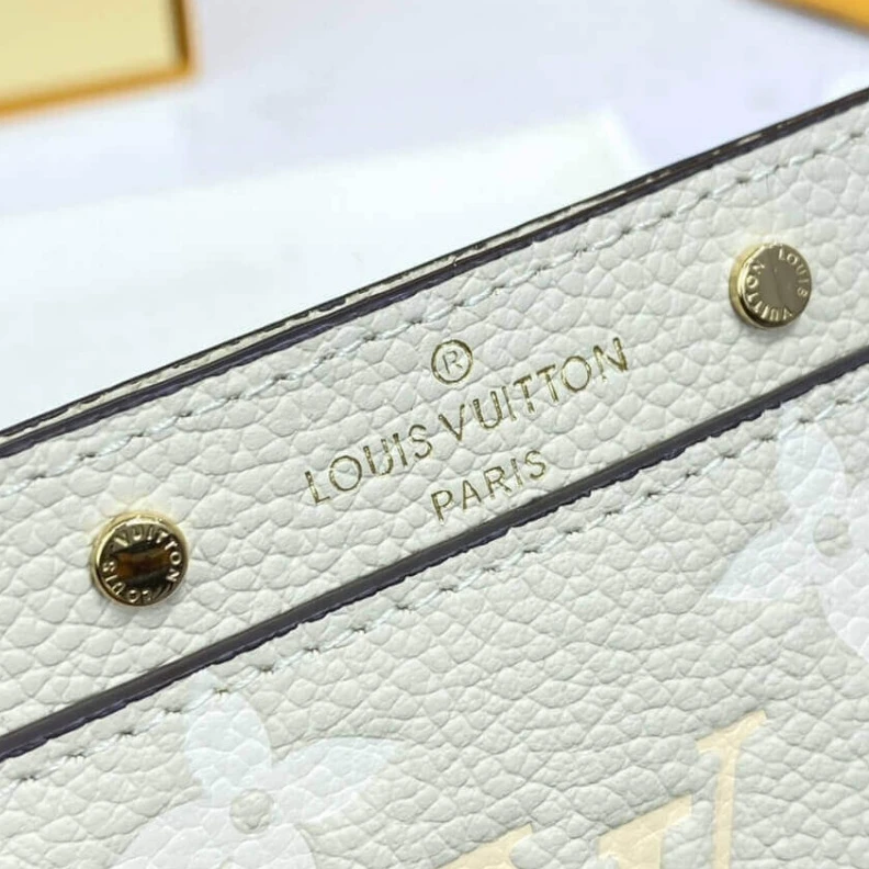Louis vuitton locations 3 card sl Louis Vuitton Card Holder Beige
