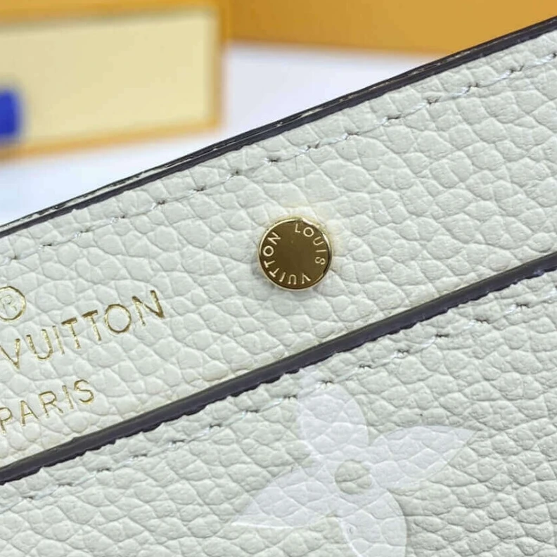 Louis vuitton locations 3 card sl Louis Vuitton Card Holder Beige