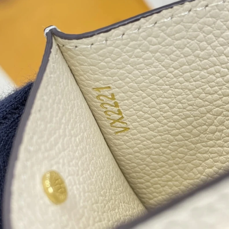Louis vuitton locations 3 card sl Louis Vuitton Card Holder Beige