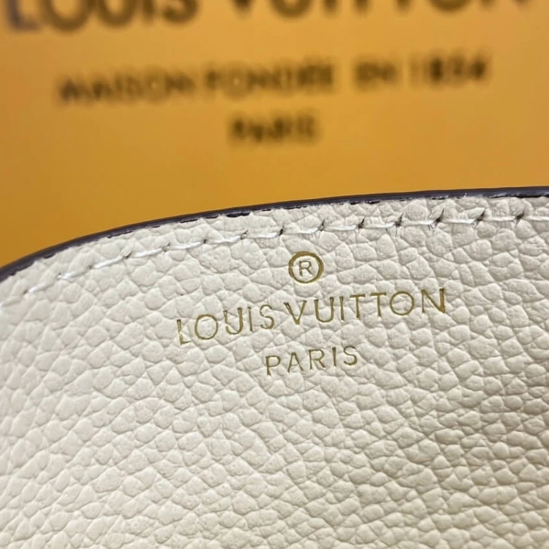 Louis vuitton locations 3 card sl Louis Vuitton Card Holder Beige