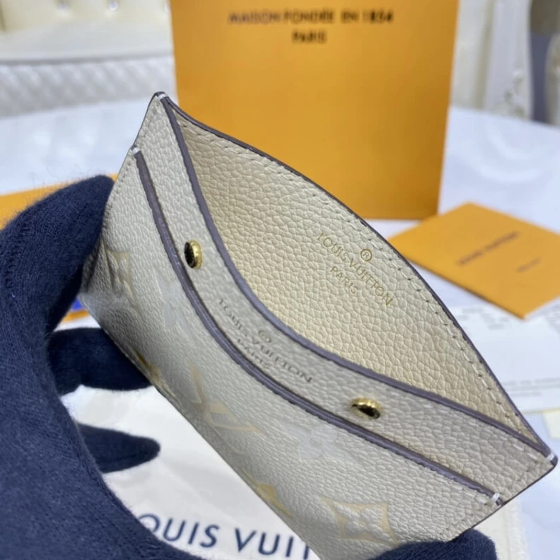 Louis vuitton locations 3 card sl Louis Vuitton Card Holder Beige