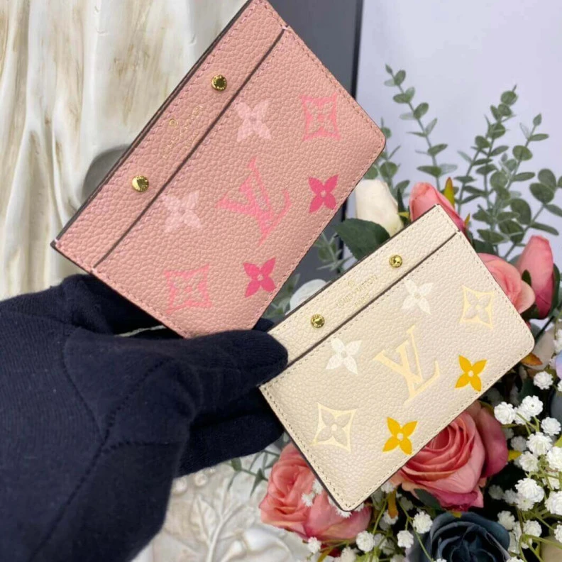 Louis vuitton locations 3 card sl Louis Vuitton Card Holder Beige