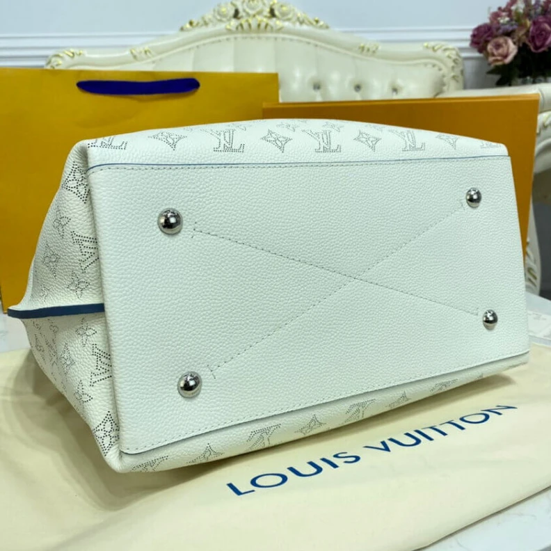 Top lv 4 protect Louis Vuitton Carmel Mahina in White