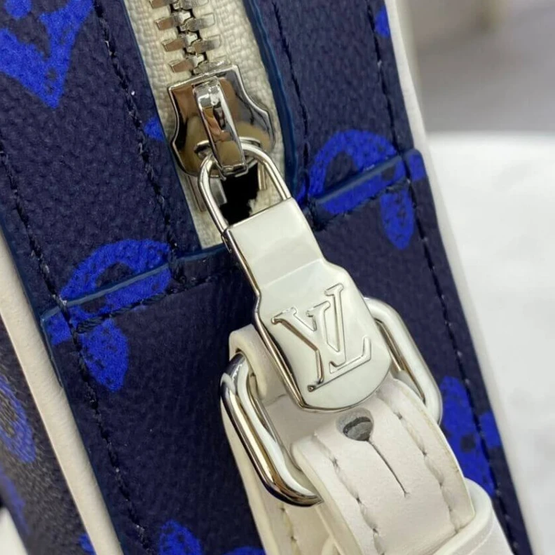Top lv Louis Vuitton Carry It Mini Crossback Bag