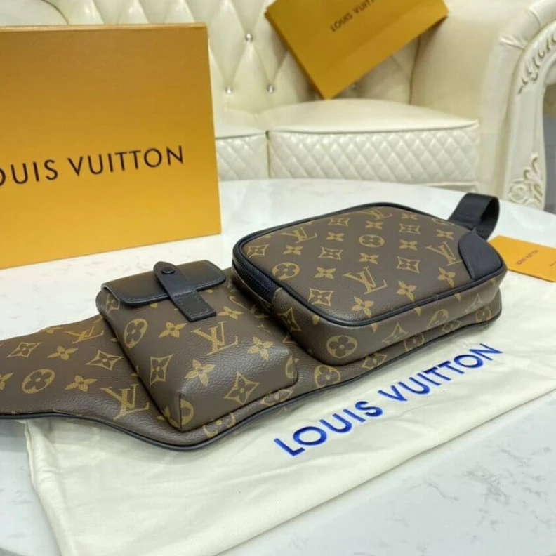 Louis vuitton locations Large zip Louis Vuitton Christopher Bumbag