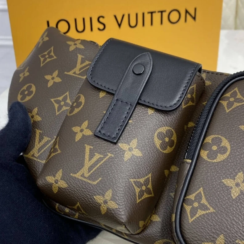 Louis vuitton locations Large zip Louis Vuitton Christopher Bumbag