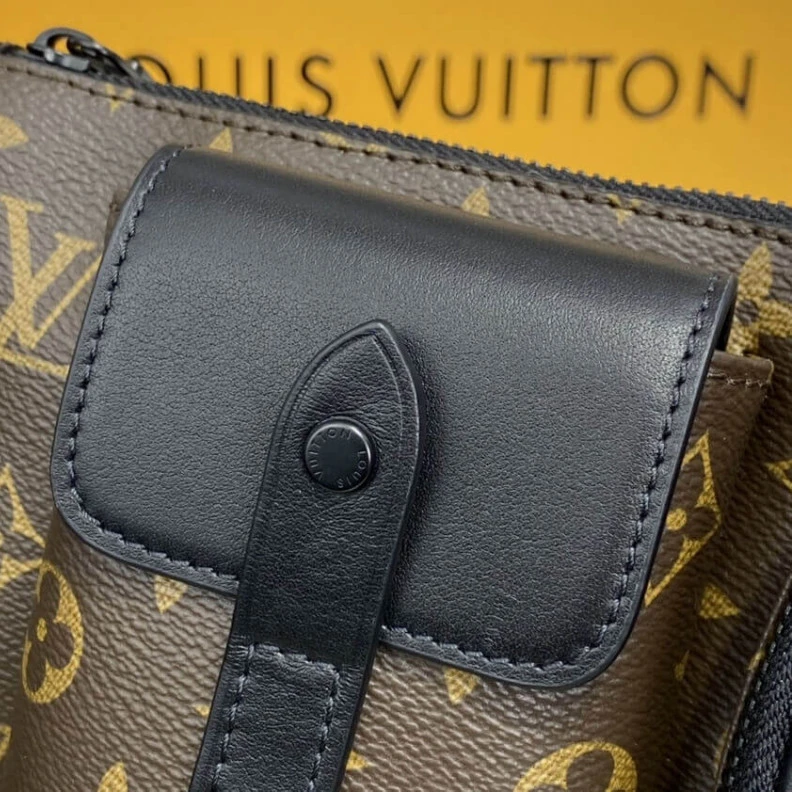 Louis vuitton locations Large zip Louis Vuitton Christopher Bumbag