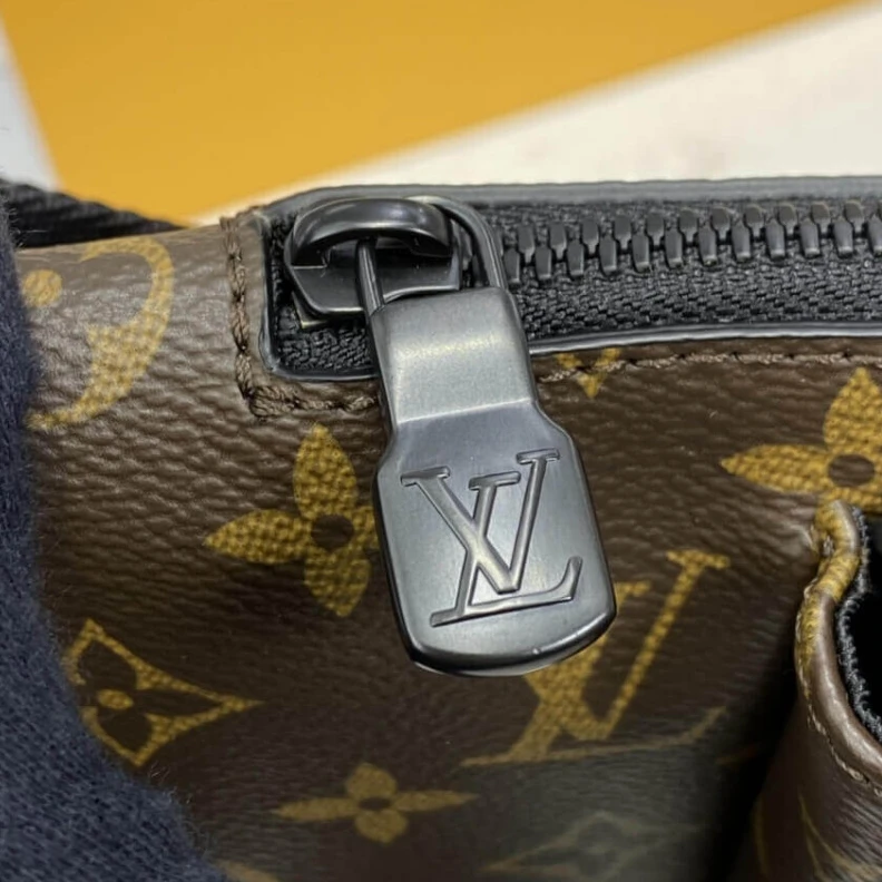 Louis vuitton locations Large zip Louis Vuitton Christopher Bumbag