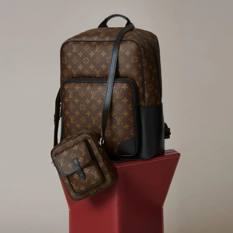 Lv belts replica Front poc Louis Vuitton Christopher Wearable Wallet Black