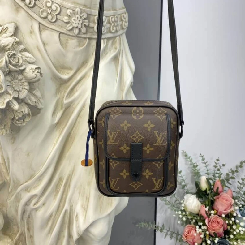 Lv belts replica Front poc Louis Vuitton Christopher Wearable Wallet Black