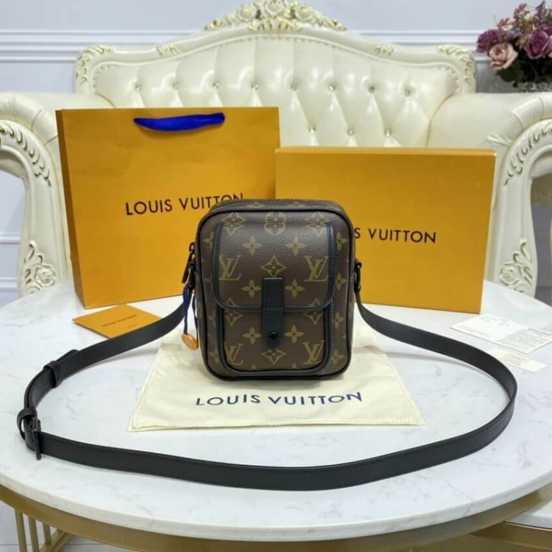 Lv belts replica Front poc Louis Vuitton Christopher Wearable Wallet Black