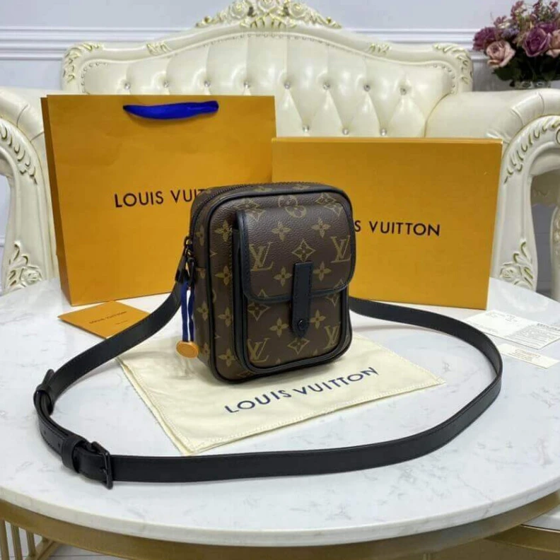 Lv belts replica Front poc Louis Vuitton Christopher Wearable Wallet Black