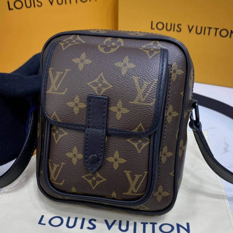 Lv belts replica Front poc Louis Vuitton Christopher Wearable Wallet Black